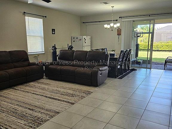 3rd image of 15240 Floresta Ln