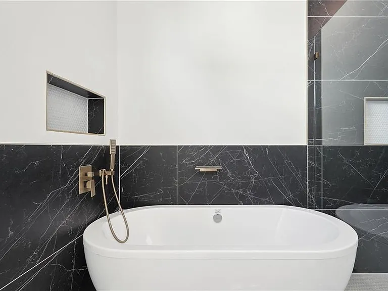 120 Thome Dr — Photo 39
