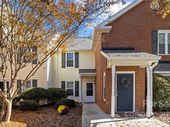 9427 S Vicksburg Park Ct, Charlotte, NC 28210