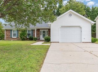 10 Hickory Knoll Ct, Greensboro, NC 27407