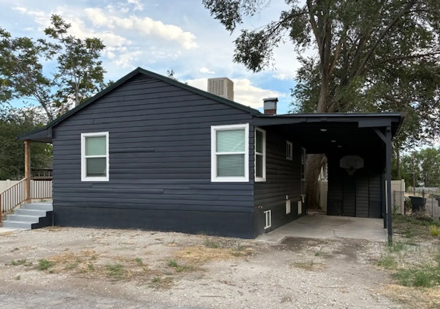 Cute 4 bedroom home in Price! — Photo 2