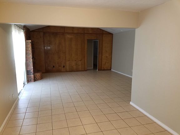 4th image of 405 Pecan St