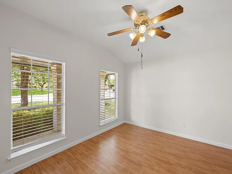 17249 Sandwick Dr — Photo 15