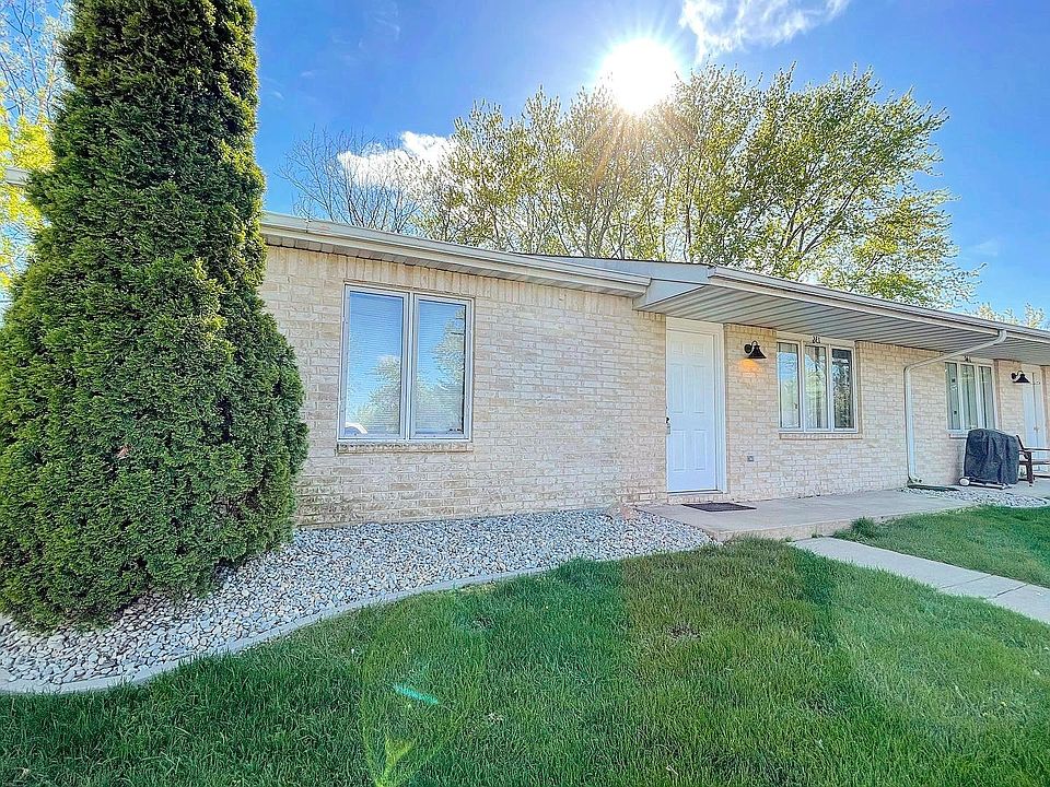 1st image of 140 Meadows Cir #140