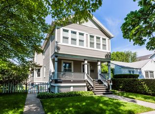 1566 Dewey Ave APT 1F, Evanston, IL 60201