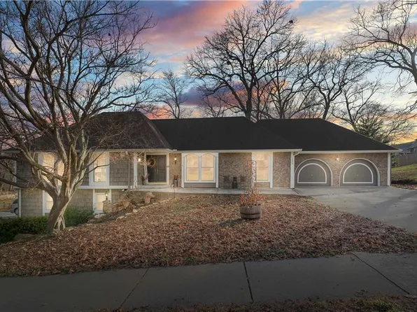 1215 Camelot Dr, Liberty, MO 64068
