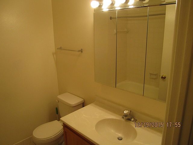 2nd image of 920 N Sterling Ave Unit 202