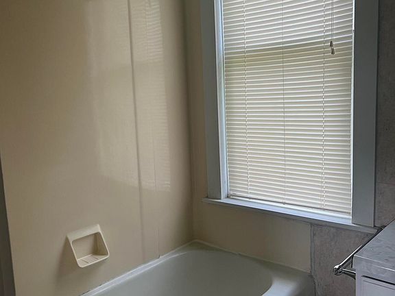 5th image of 513 Carrie St