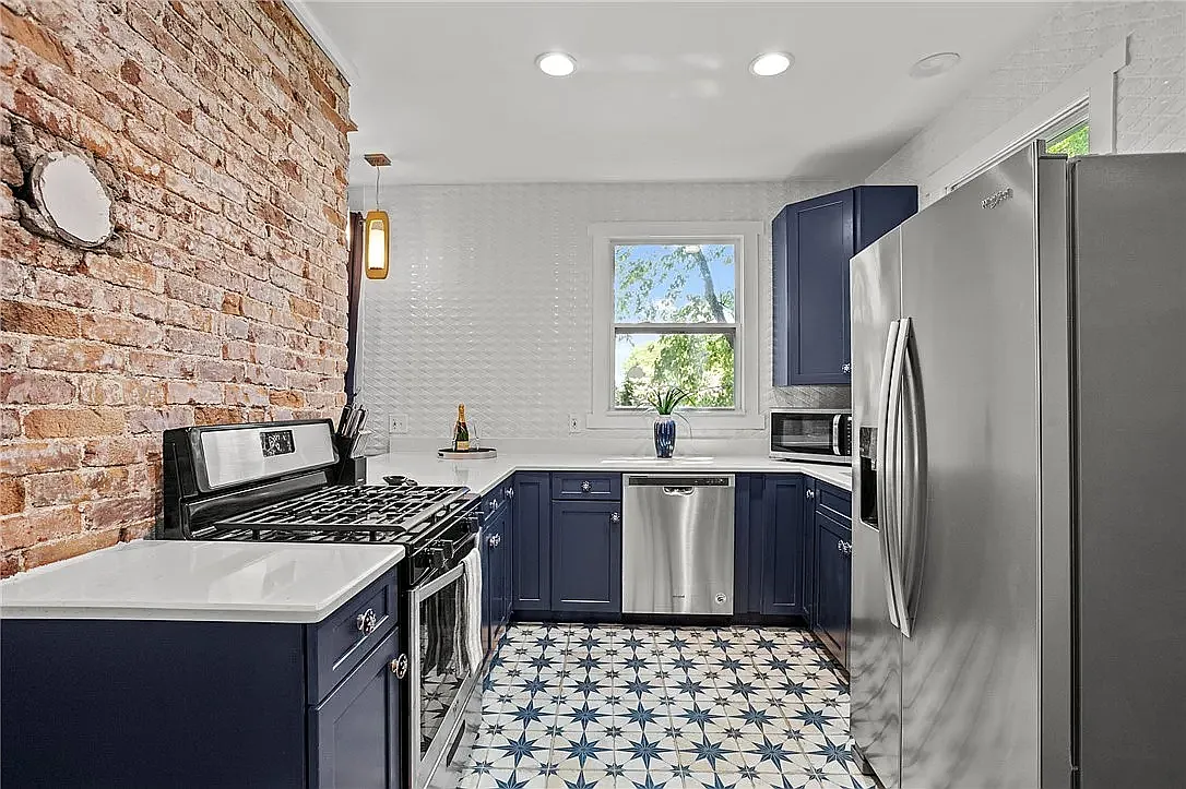 4 bed, 1800 sqft, $2,150 — Photo 3
