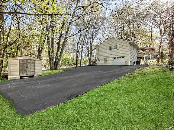 3rd image of 129 E Willow Tree Road