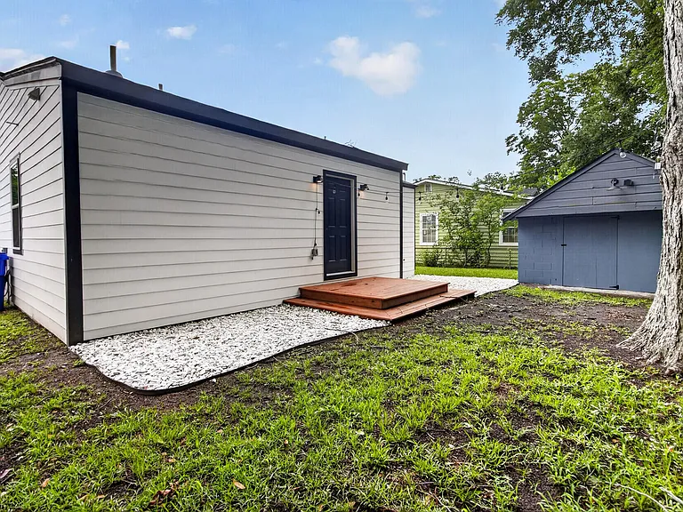 2136 Commander Rd — Photo 28