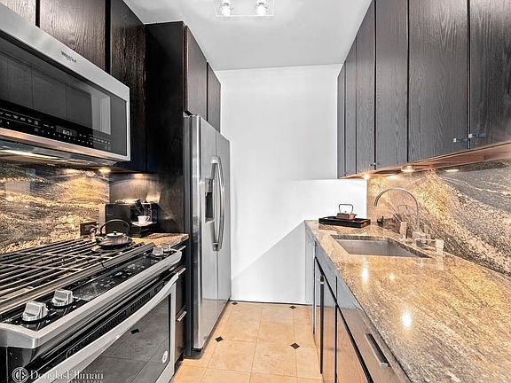 5th image of 250 E 40th St APT 24B