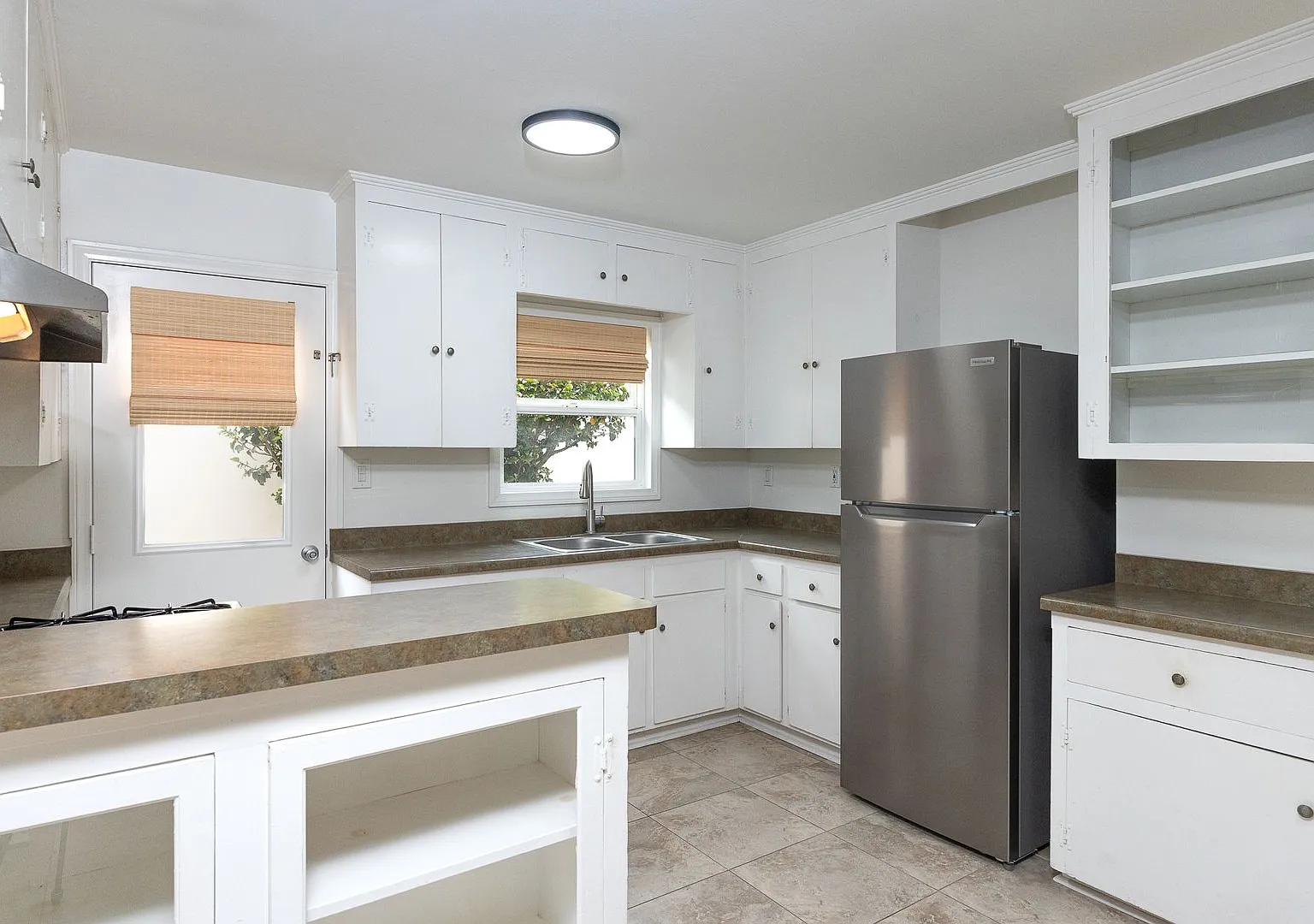 3 Bedroom + 2 Bathroom Duplex | Silverstrand | Oxnard | Unfurnished — Photo 4