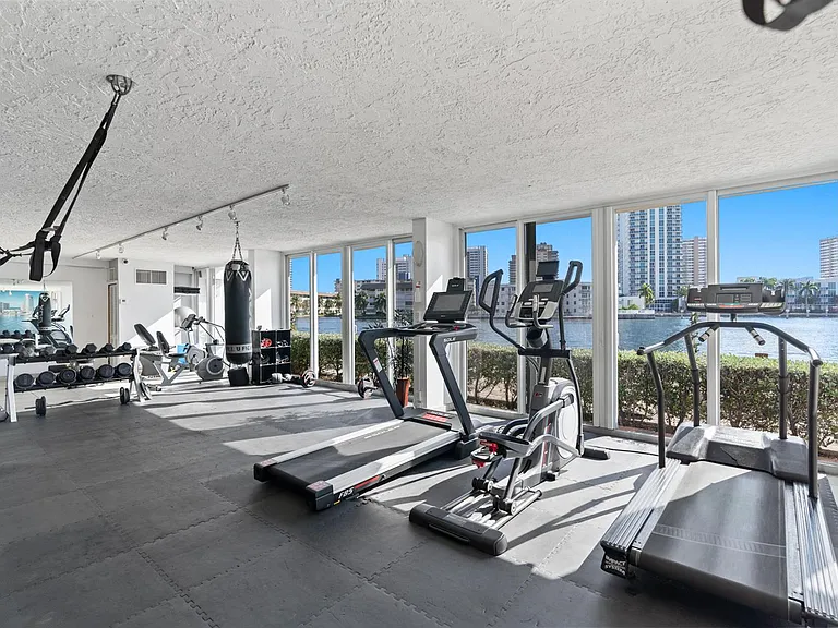 121 Golden Isles Dr #Penthouse 1 — Photo 17