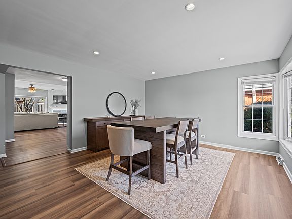 3rd image of 1419 W Miner St