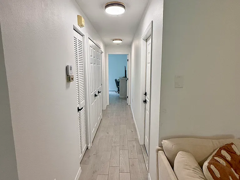 1608 Fairway Oaks Dr — Photo 17