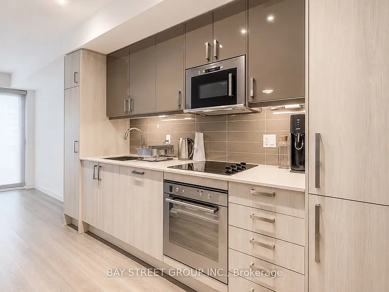 77 Mutual St #801 — Photo 8