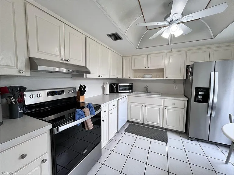 209 Palm Dr #1 — Photo 3