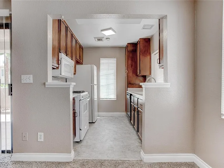 4860 Nara Vista Way — Photo 4