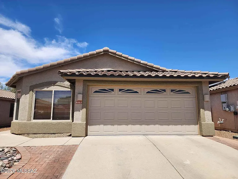 8885 N Majestic Mountain Dr — Photo 1