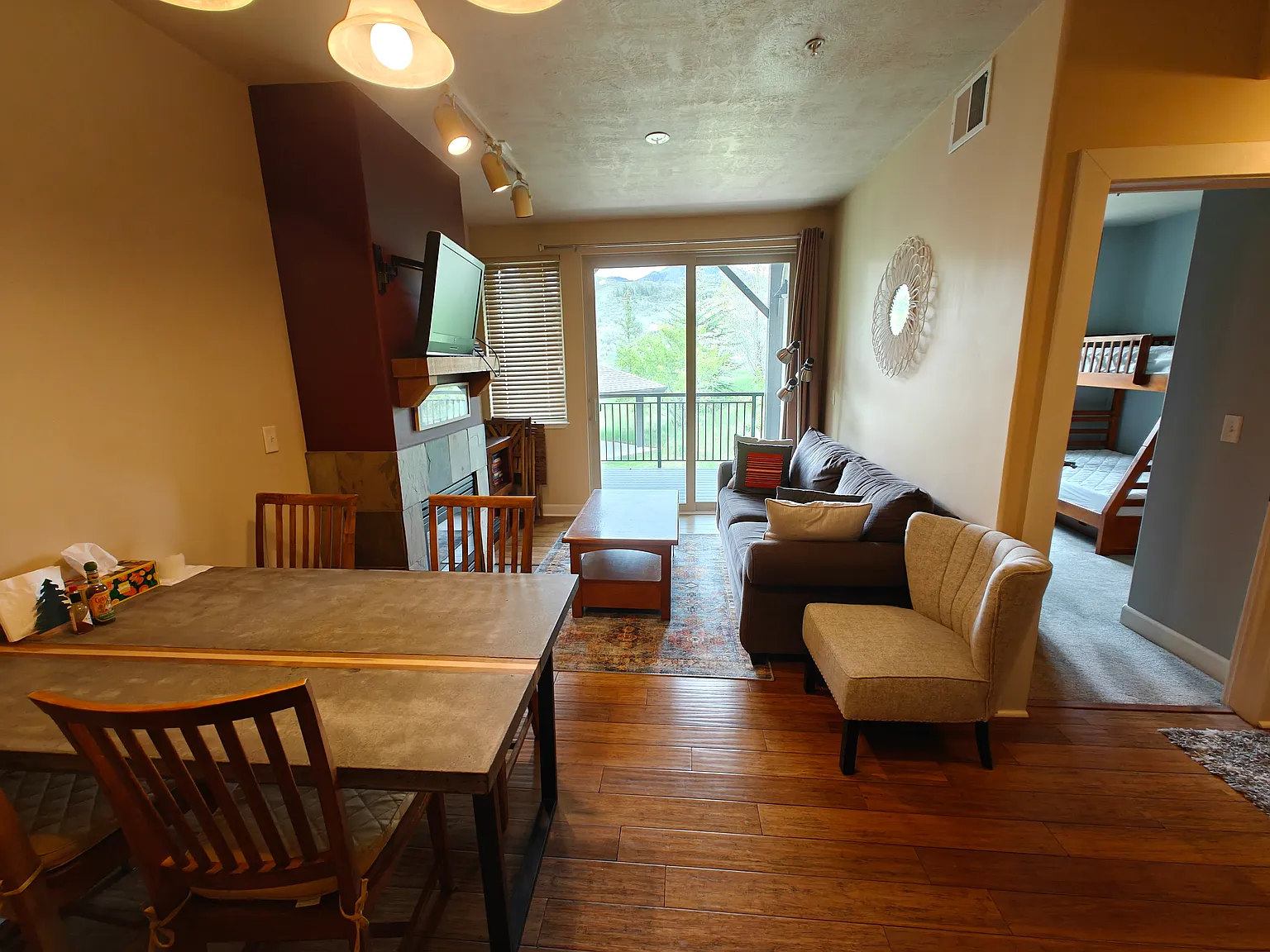 2 bed, 886 sqft, $3,200 — Photo 4