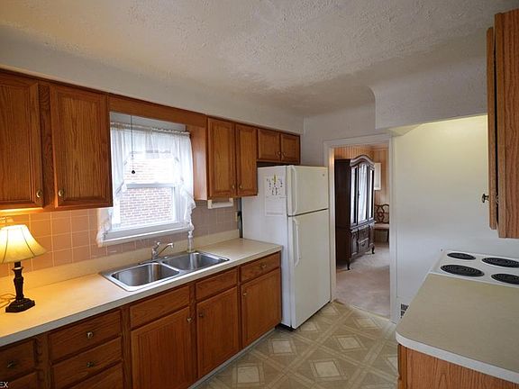 4th image of 16405 Southland Ave
