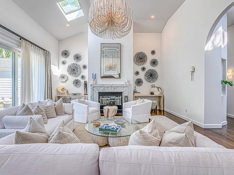 34 Elizabeth Ln — Photo 6