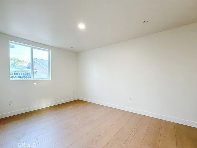 2120 E 92nd St — Photo 19