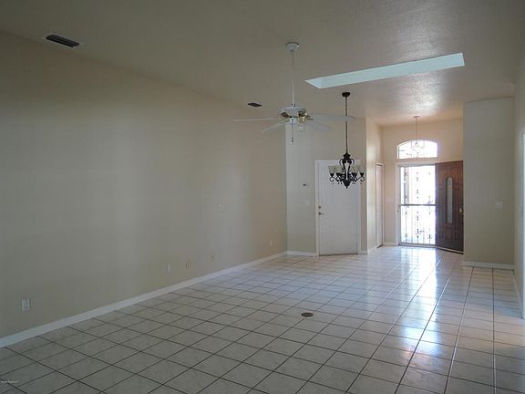 5th image of 820 Suntree Woods Dr
