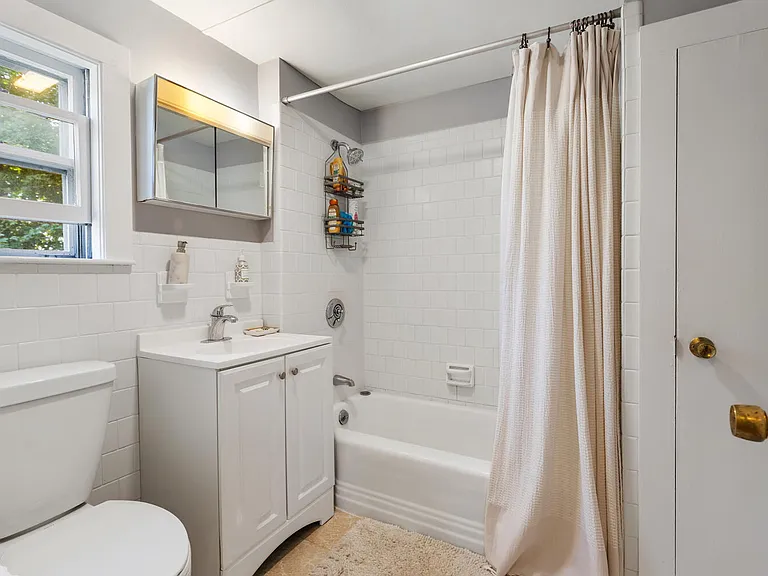17 Holworthy Pl — Photo 9