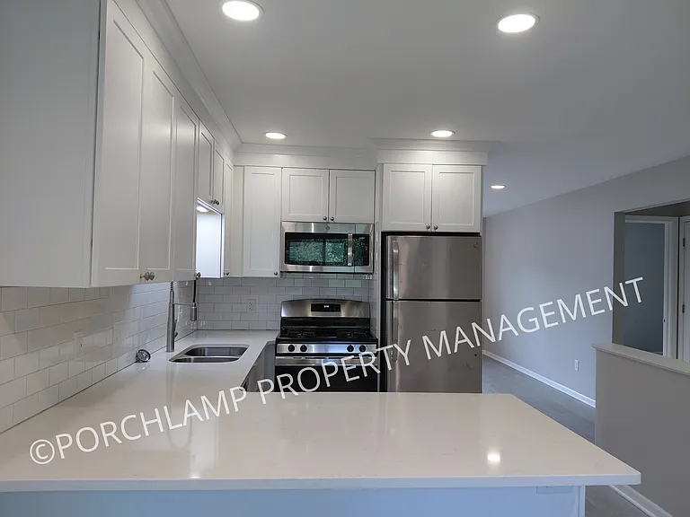 4546 Sarafield St NE — Photo 8