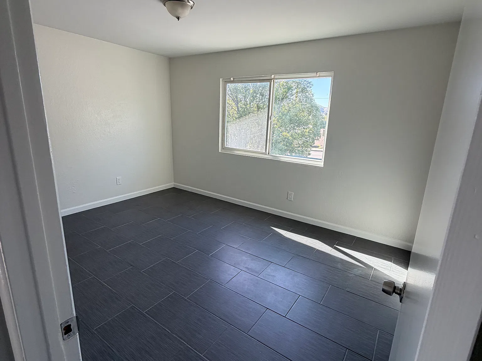 2 bed, 1.5 bath, 1100 sqft, $2,150 — Photo 3