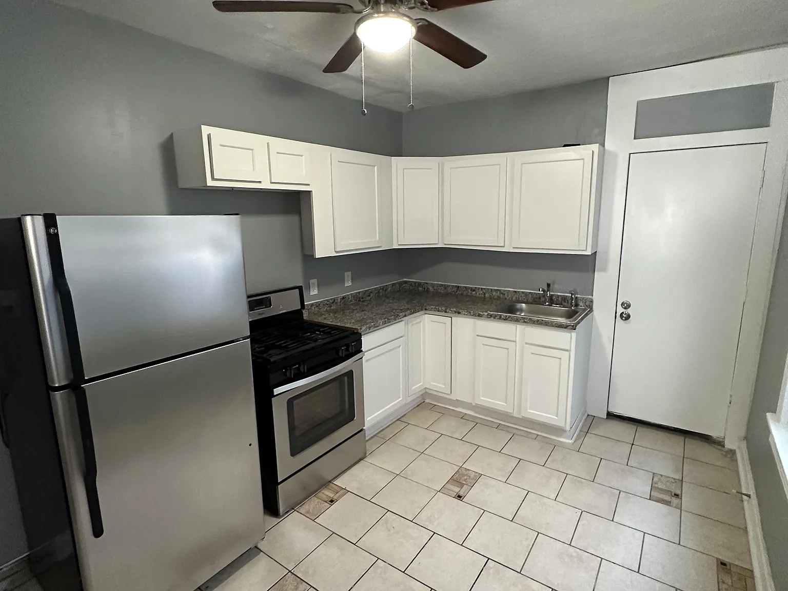 3 bed, 1.5 bath, $1,600 — Photo 4