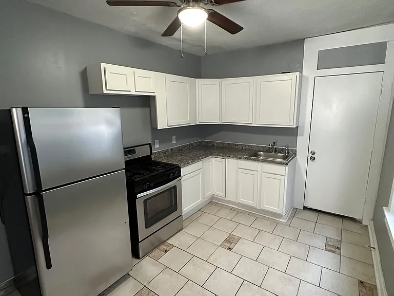 408 S Smallwood St — Photo 4