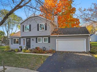 1717 Drake Ct, Naperville, IL 60565