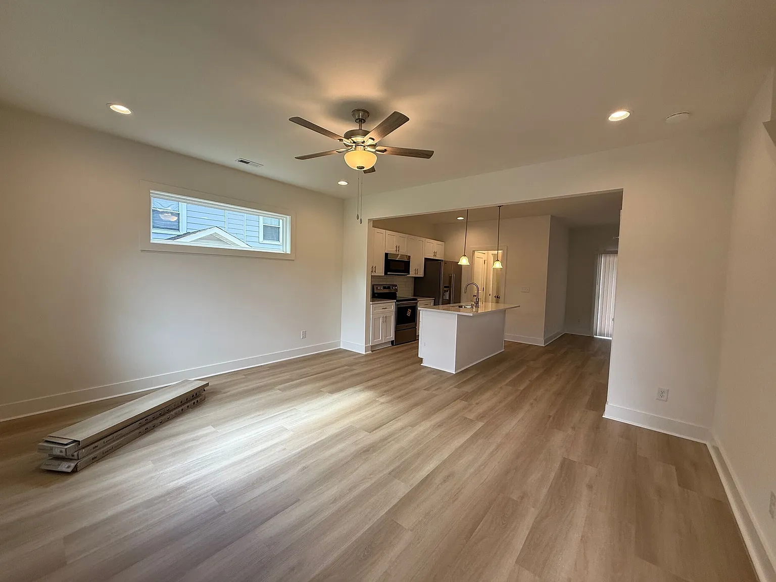 3 bed, 2.5 bath, 1336 sqft, $1,850 — Photo 3