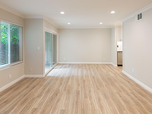 2nd image of 22139 Burbank Blvd
