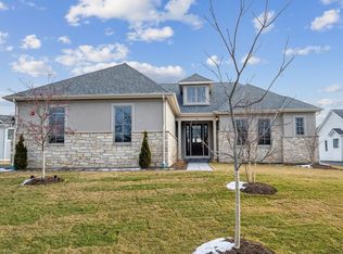 35 S Orchard Cir, Lake Forest, IL 60045