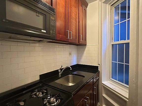 5th image of 226 E 59th St APT 3RW