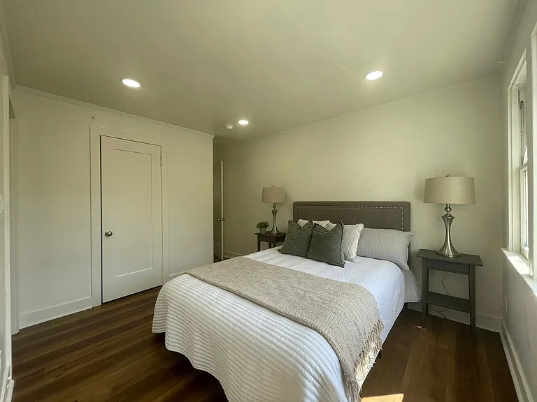 258 E Kingsley Ave #4 — Photo 5
