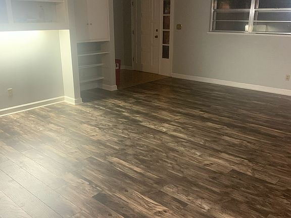 3rd image of 15 Greenway Dr