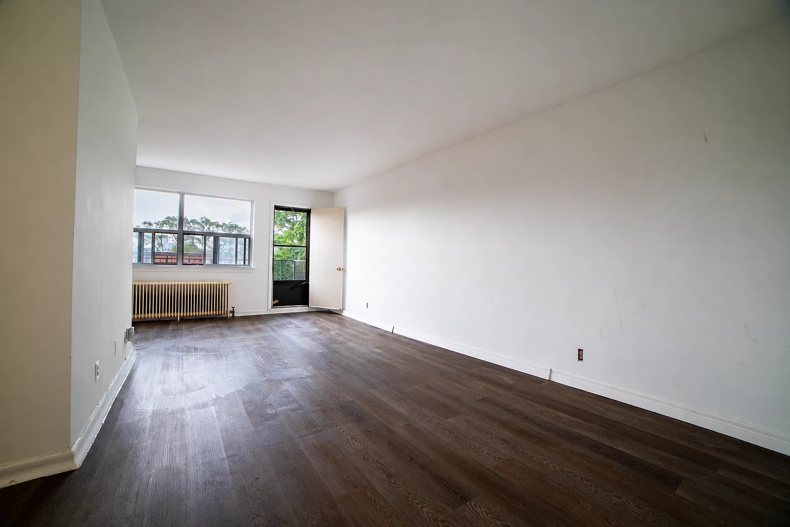 303 - Lake Shore Blvd W — Photo 4