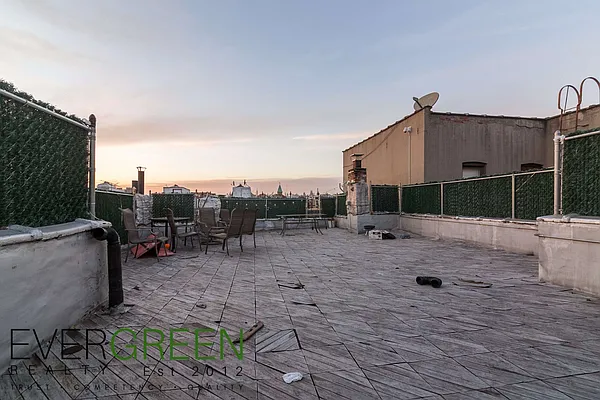 Rented by Evergreen Apartments BK | media 18