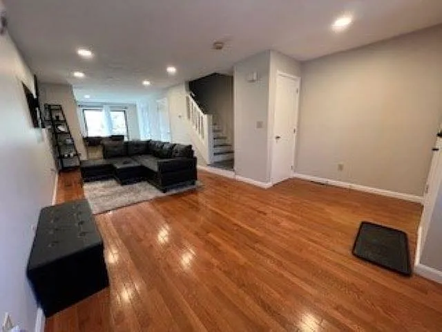 2 bed, 1.5 bath, 1030 sqft, $2,700 — Photo 3