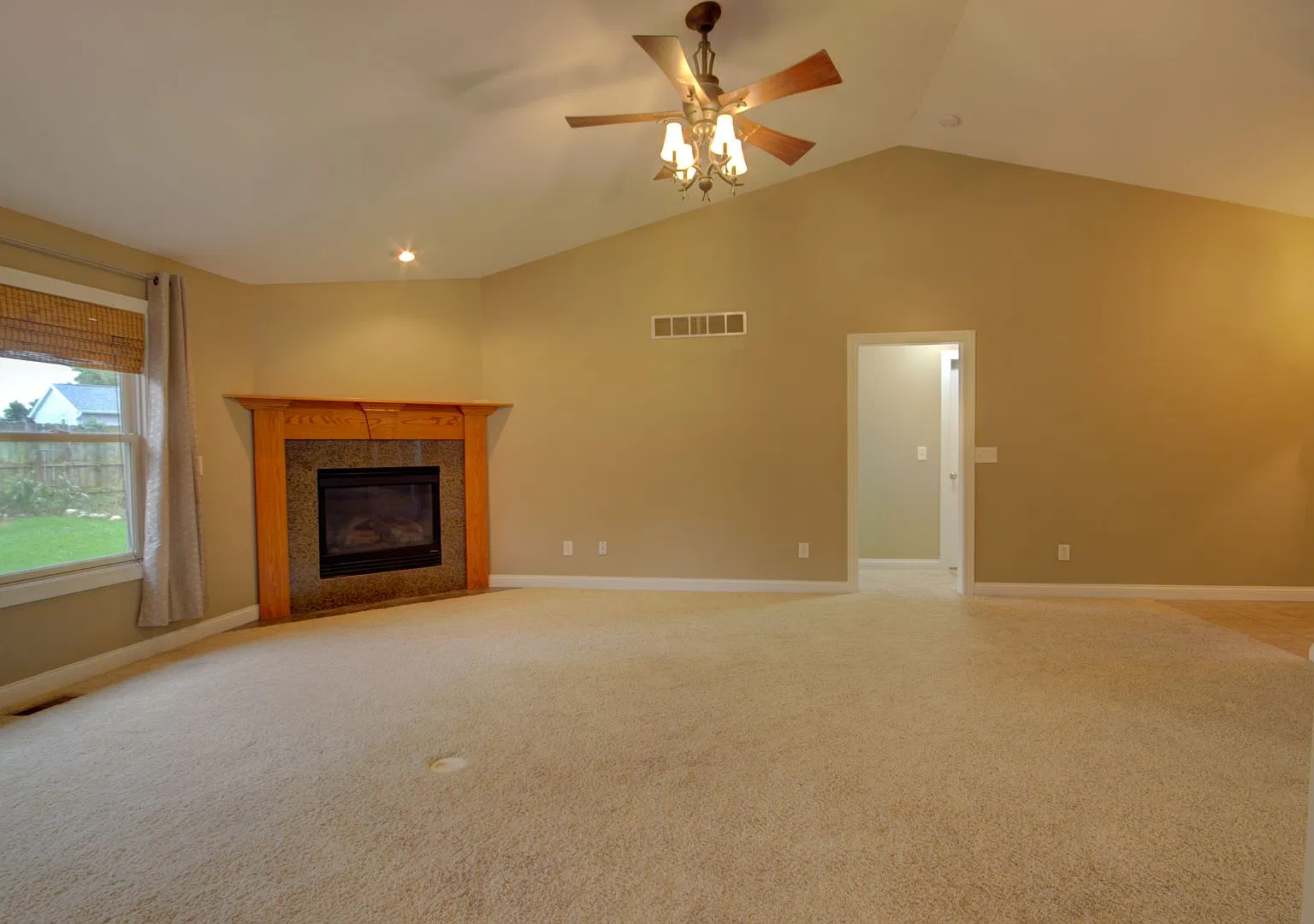 Almost New! 4 Bedroom Home — Photo 4