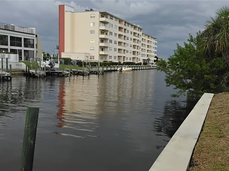 1749 Bikini Ct — Photo 2
