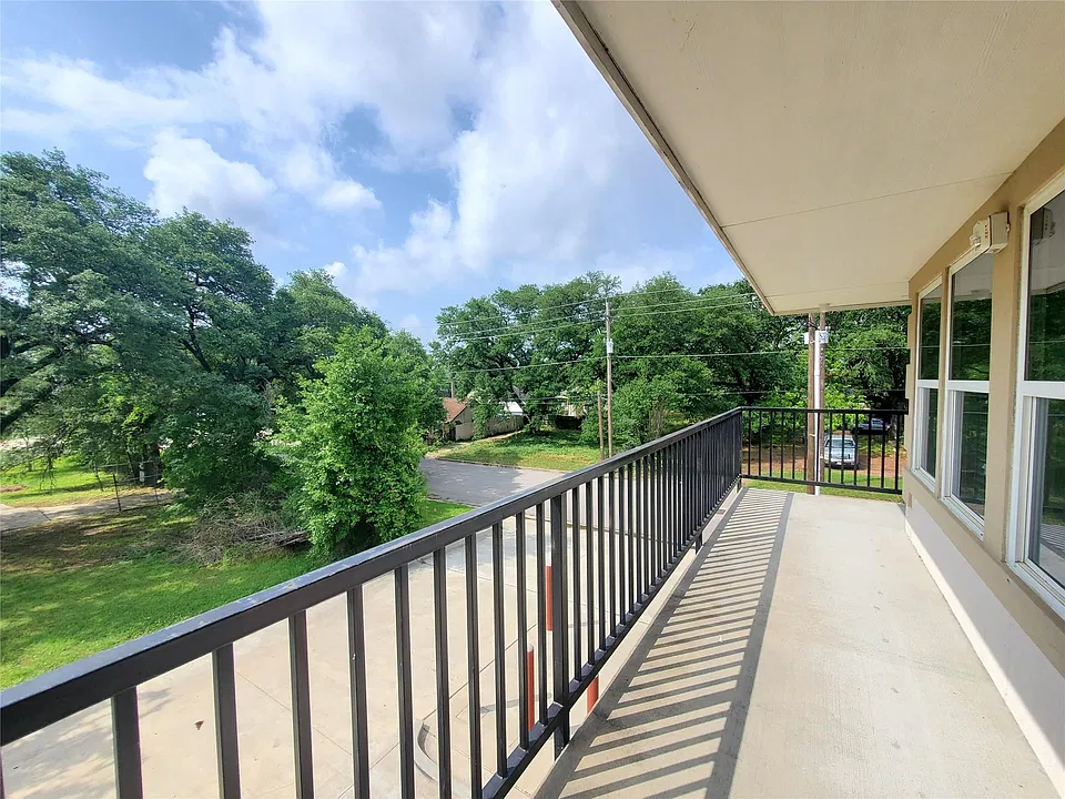 501 E Davis St #1