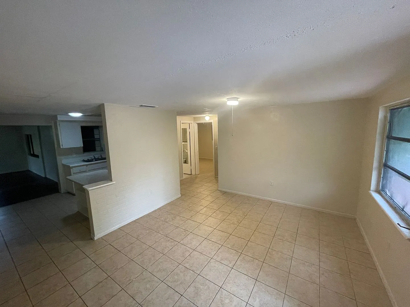 3 Bed, 2 Bath Single Family Home in New Port Richey — Photo 2