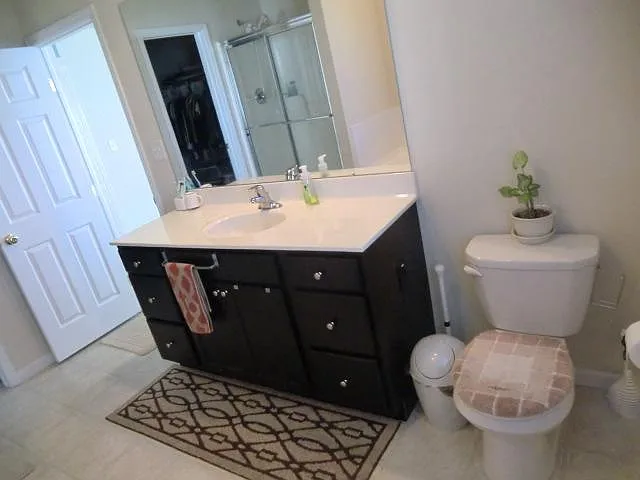 Master bath attached to Master bedroom