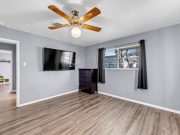 3rd image of 2503 Circle Dr